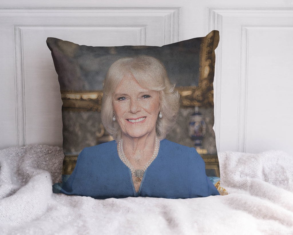 "Queen Camilla" 40cm x 40cm Faux Leather Cushion Cover
