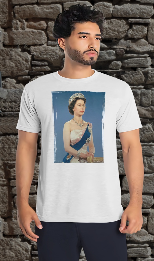 "Elizabeth II - Official Portrait 1959" T-Shirt Unisex (Small, White)