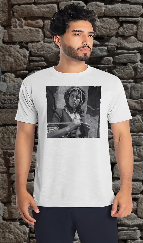 "Madame Defarge" T-Shirt Unisex (Small, White)