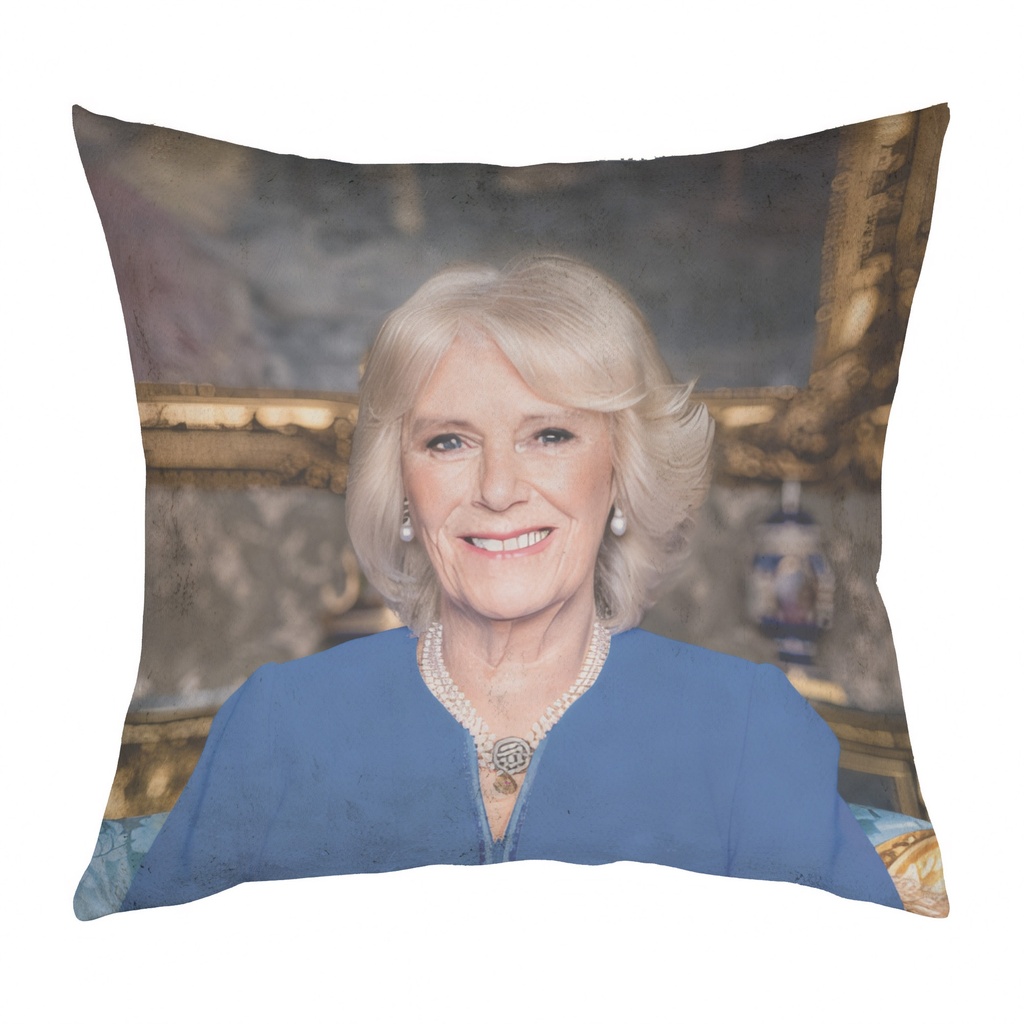 "Queen Camilla" 40cm x 40cm Faux Leather Cushion Cover (Antique White)